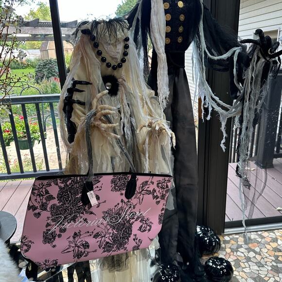 NWT Victoria's Secret Limited Edition Pink large 
Floral Tote Bag 48.00 - Picture 5 of 6